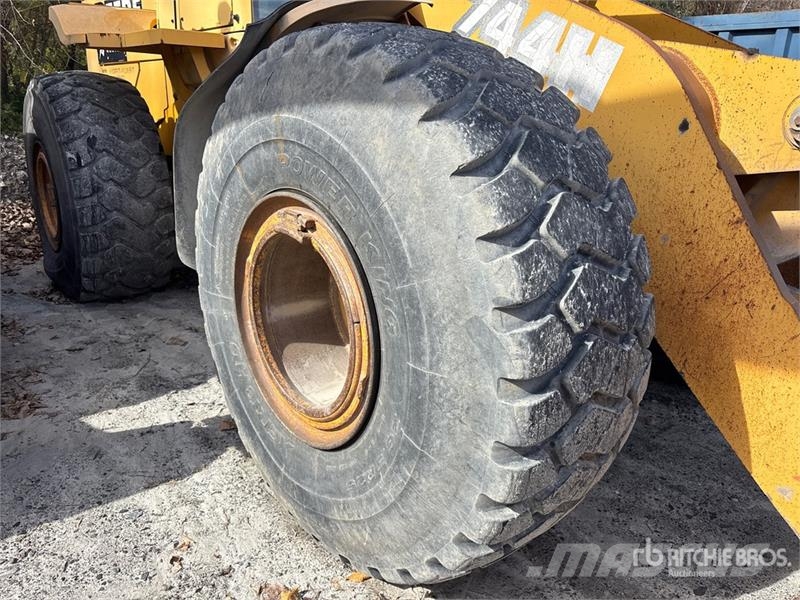 John Deere 744H Wheel loaders