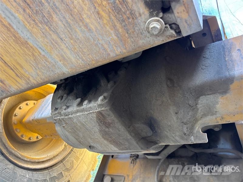 John Deere 744H Wheel loaders