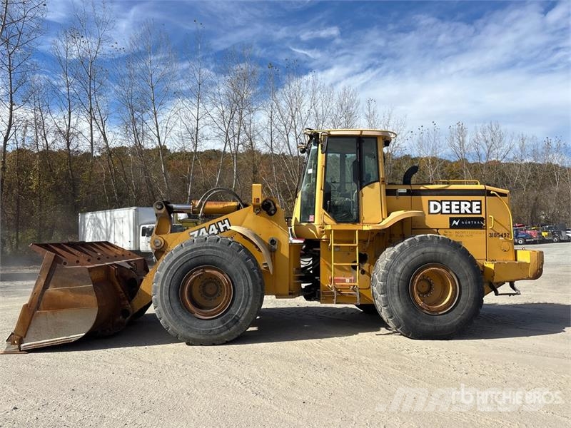 John Deere 744H Wheel loaders