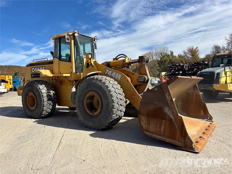 John Deere 744H Wheel loaders
