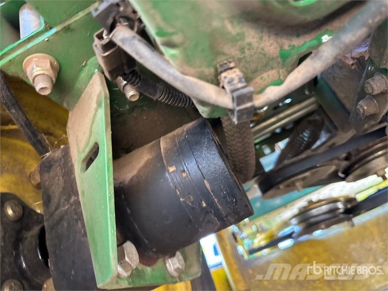 John Deere Z655 54HC Zero-Turn Lawn Mower Päältäajettavat ruohonleikkurit