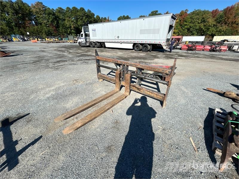 JRB 72 in General Purpose Wheel Loader Forks Gabeln