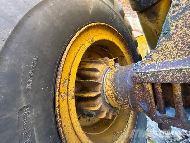 Kawasaki 115Z 3 Wheel Loader Pale gommate