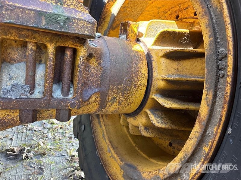 Kawasaki 115Z 3 Wheel Loader Pale gommate