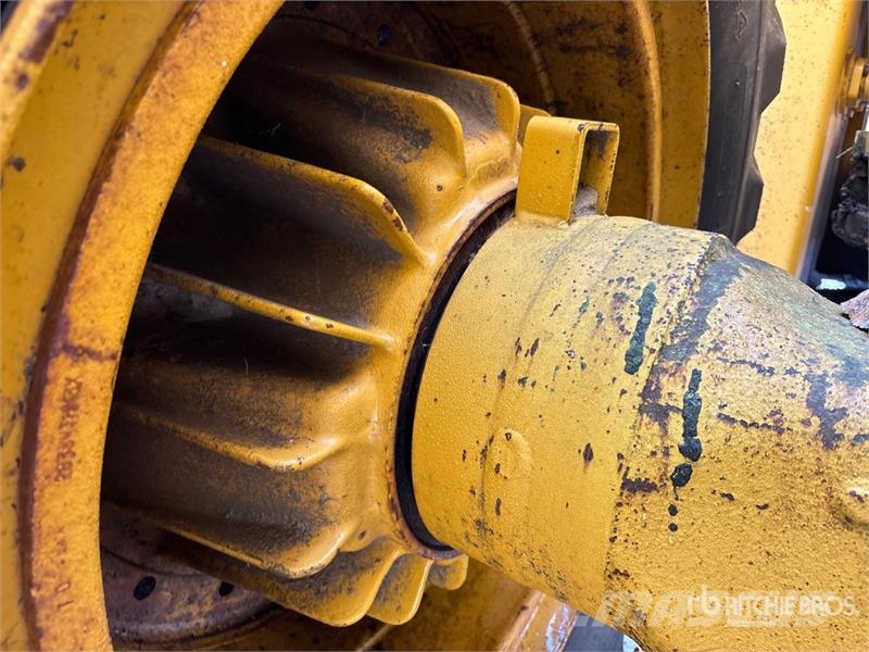 Kawasaki 115Z 3 Wheel Loader Pale gommate