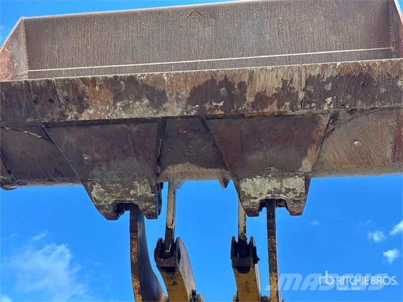 Kawasaki 115Z 3 Wheel Loader Pale gommate