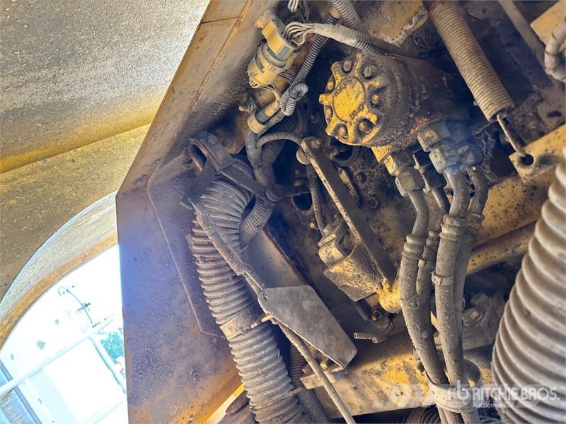 Kawasaki 115Z 3 Wheel Loader Pale gommate