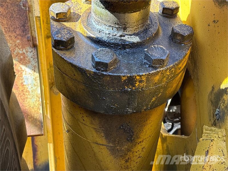 Kawasaki 115Z 3 Wheel Loader Pale gommate
