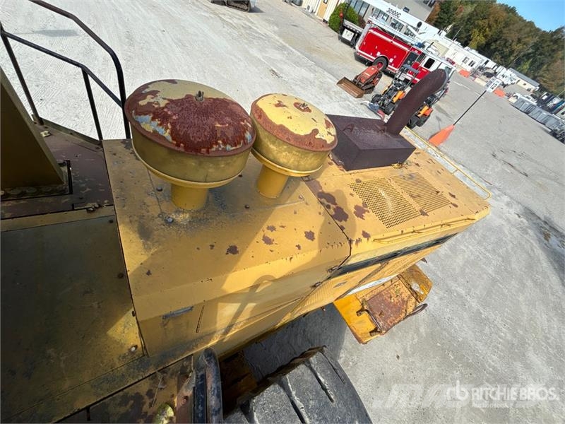 Kawasaki 115Z 3 Wheel Loader Pale gommate