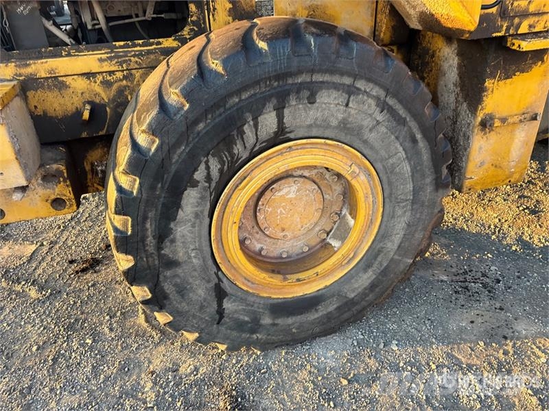 Kawasaki 80ZV Wheel Loader (Inoperable) Колесни товарачи