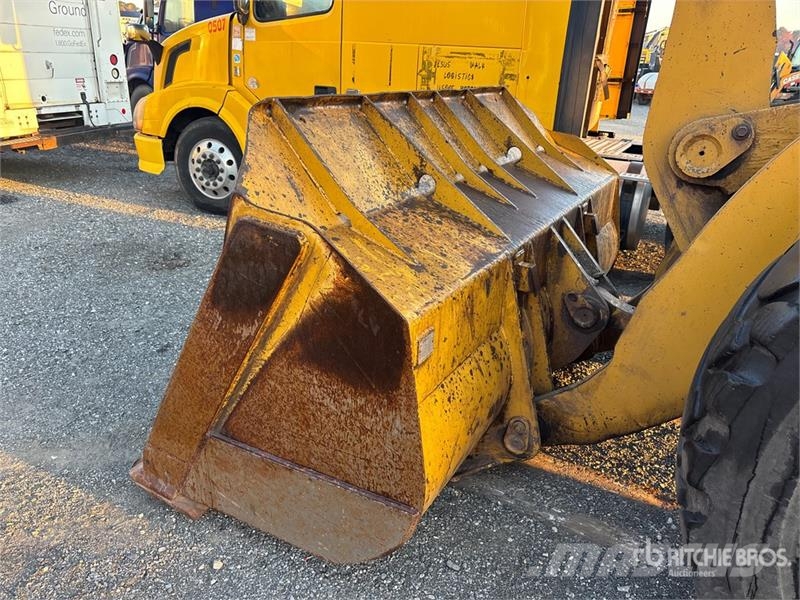 Kawasaki 80ZV Wheel Loader (Inoperable) Колесни товарачи