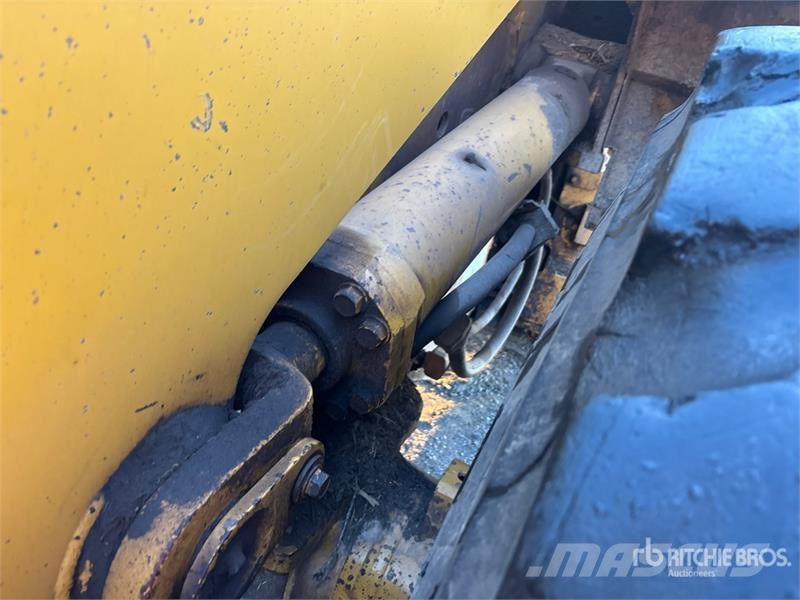 Kawasaki 80ZV Wheel Loader (Inoperable) Колесни товарачи