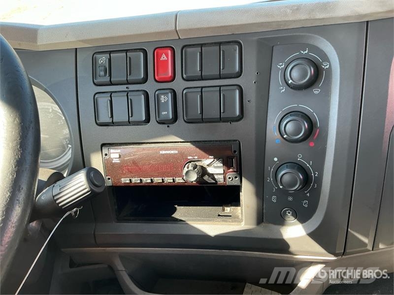 Kenworth K270 4x2 Van Truck 貨箱式卡車