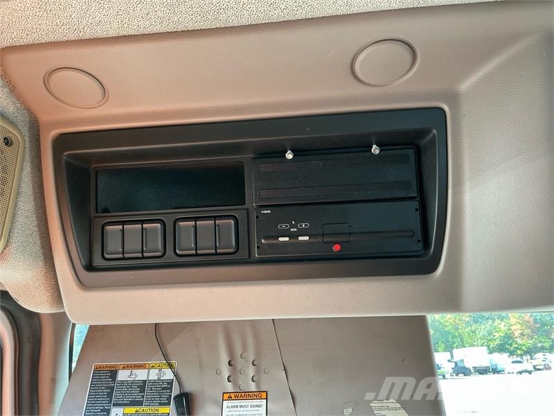 Kenworth K270 4x2 Van Truck 貨箱式卡車