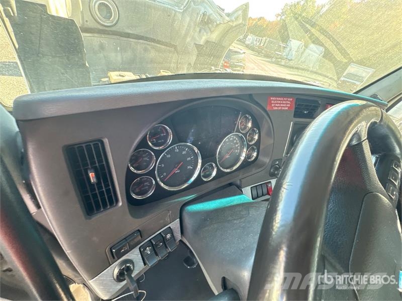 Kenworth T-680 4x2 S/A Day Cab Truck Tractor Sattelzugmaschinen
