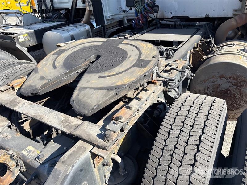 Kenworth T-680 4x2 S/A Day Cab Truck Tractor Sattelzugmaschinen