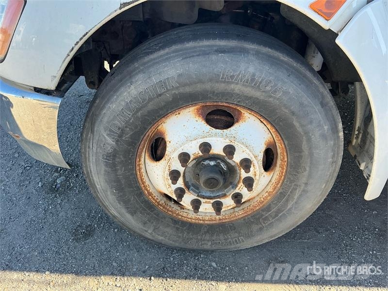 Kenworth T270 貨箱式卡車