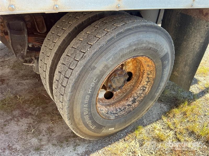 Kenworth T270 貨箱式卡車