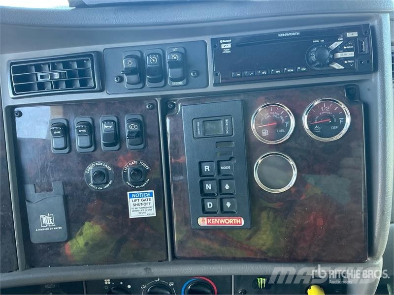 Kenworth T270 貨箱式卡車