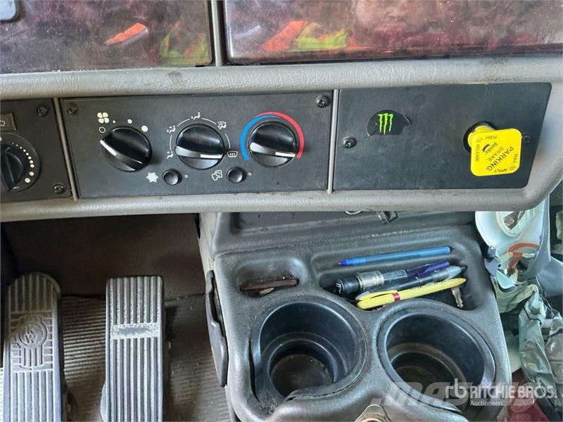 Kenworth T270 貨箱式卡車