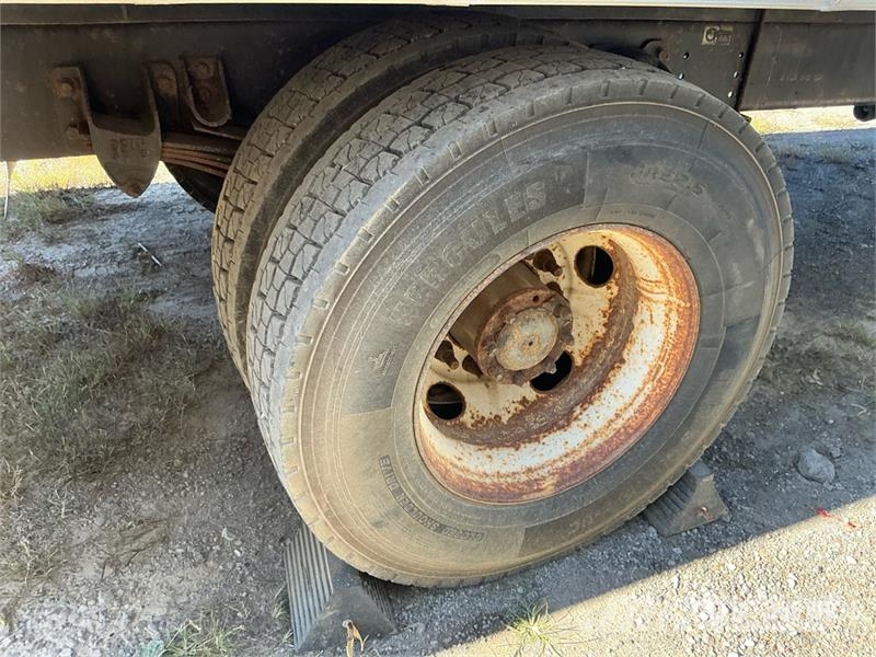 Kenworth T270 貨箱式卡車