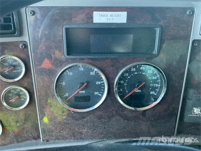 Kenworth T270 貨箱式卡車