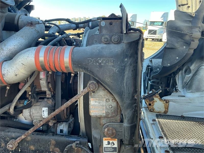 Kenworth T270 貨箱式卡車