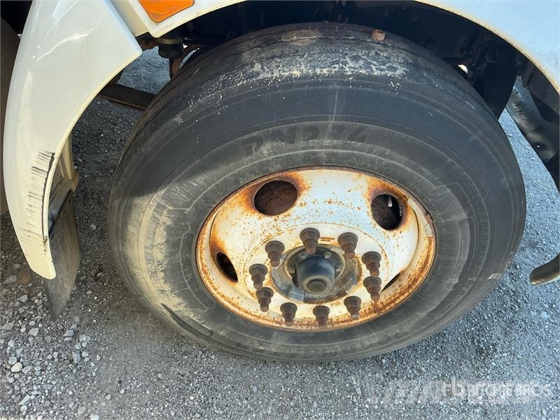 Kenworth T270 貨箱式卡車