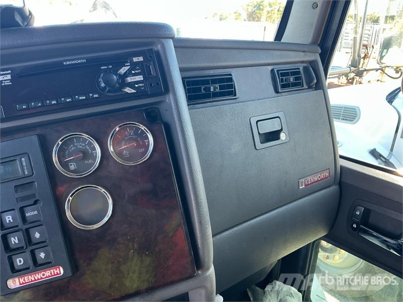 Kenworth T270 貨箱式卡車