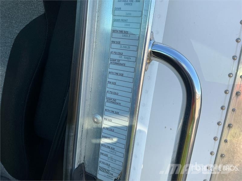 Kenworth T270 貨箱式卡車