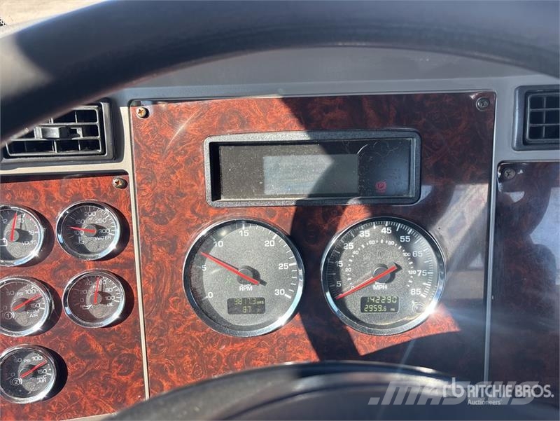 Kenworth T370 4x2 Service Truck Tienhoitoautot
