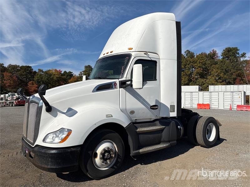Kenworth T680 4x2 S/A Day Cab Truck Tractor Tracteur routier