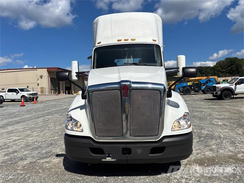 Kenworth T680 4x2 S/A Day Cab Truck Tractor Naudoti vilkikai