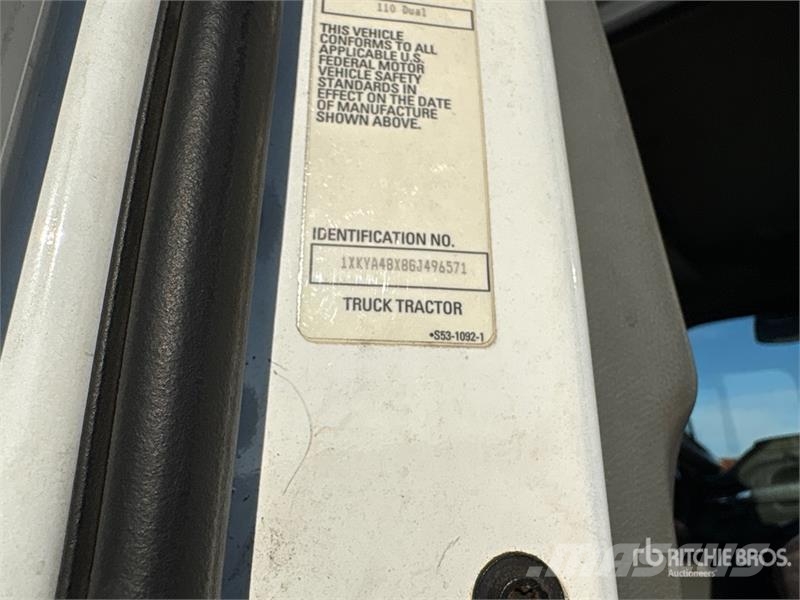 Kenworth T680 4x2 S/A Day Cab Truck Tractor Tractor Units