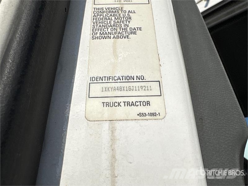 Kenworth T680 4x2 S/A Day Cab Truck Tractor Motrici e Trattori Stradali