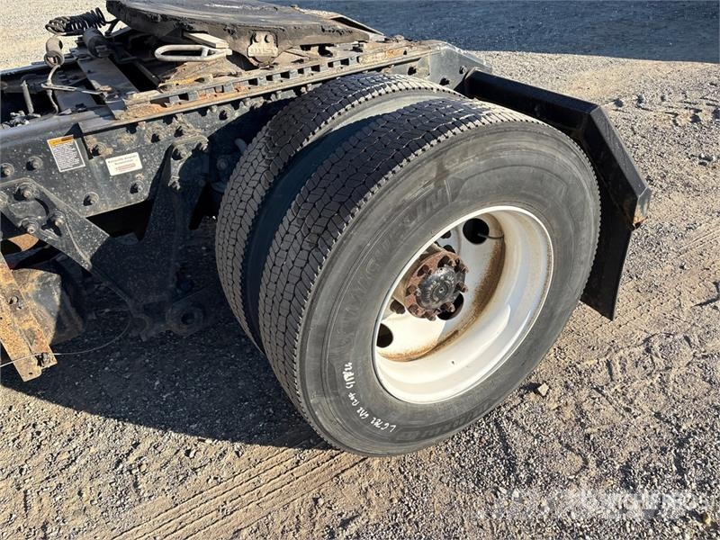 Kenworth T680 4x2 S/A Day Cab Truck Tractor Tractor Units