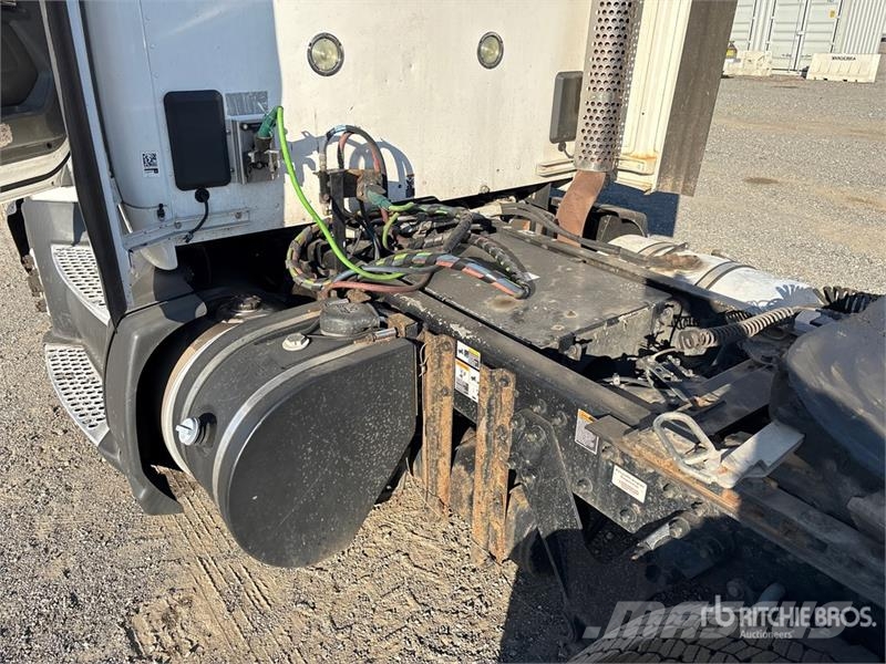 Kenworth T680 4x2 S/A Day Cab Truck Tractor Tractor Units