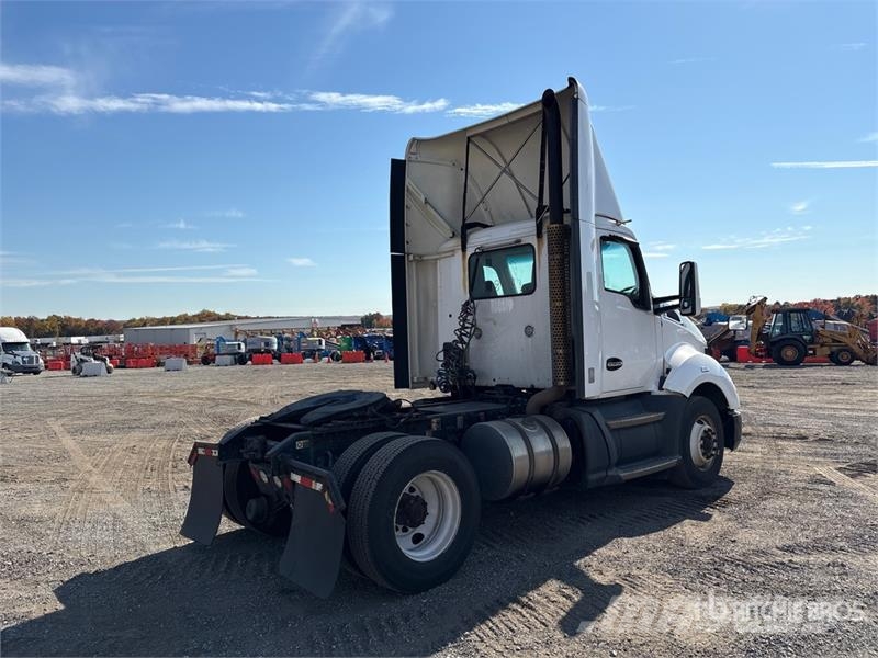Kenworth T680 4x2 S/A Day Cab Truck Tractor Tracteur routier
