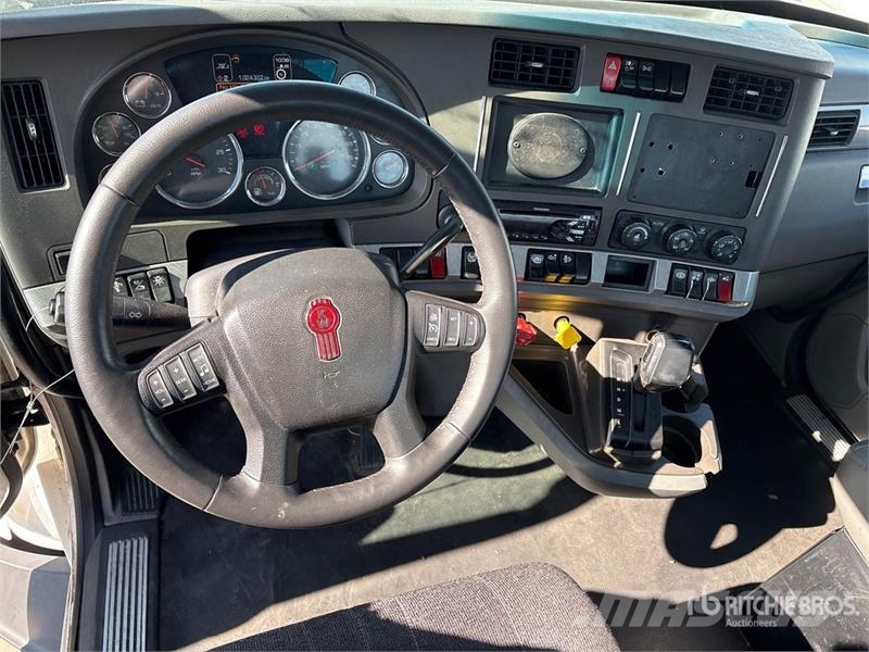Kenworth T680 4x2 S/A Day Cab Truck Tractor Tracteur routier