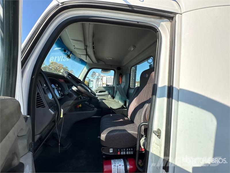 Kenworth T680 4x2 S/A Day Cab Truck Tractor Vetopöytäautot