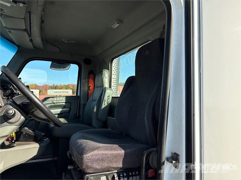Kenworth T680 4x2 S/A Day Cab Truck Tractor Tractor Units