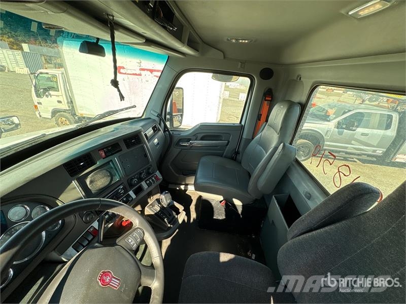 Kenworth T680 4x2 S/A Day Cab Truck Tractor Tracteur routier