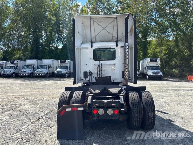 Kenworth T680 4x2 S/A Day Cab Truck Tractor Naudoti vilkikai