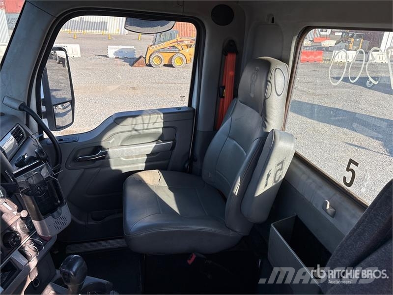 Kenworth T680 4x2 S/A Day Cab Truck Tractor Tractor Units