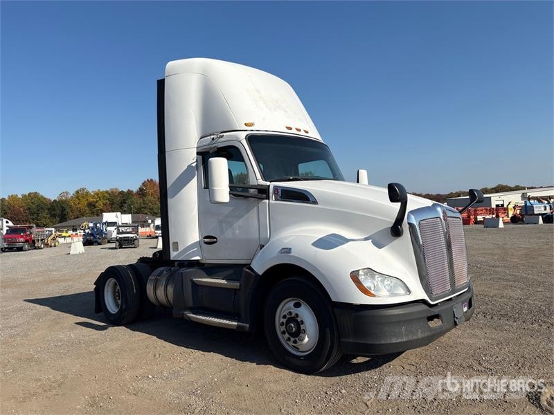 Kenworth T680 4x2 S/A Day Cab Truck Tractor Тягачі