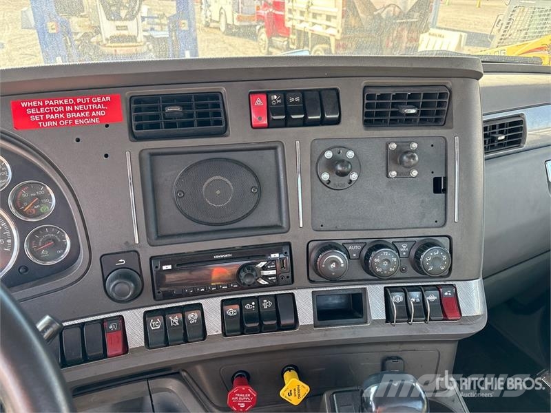 Kenworth T680 4x2 S/A Day Cab Truck Tractor Vetopöytäautot