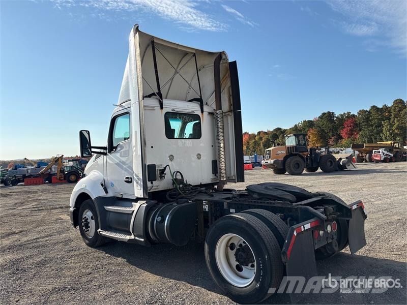 Kenworth T680 4x2 S/A Day Cab Truck Tractor Tractor Units