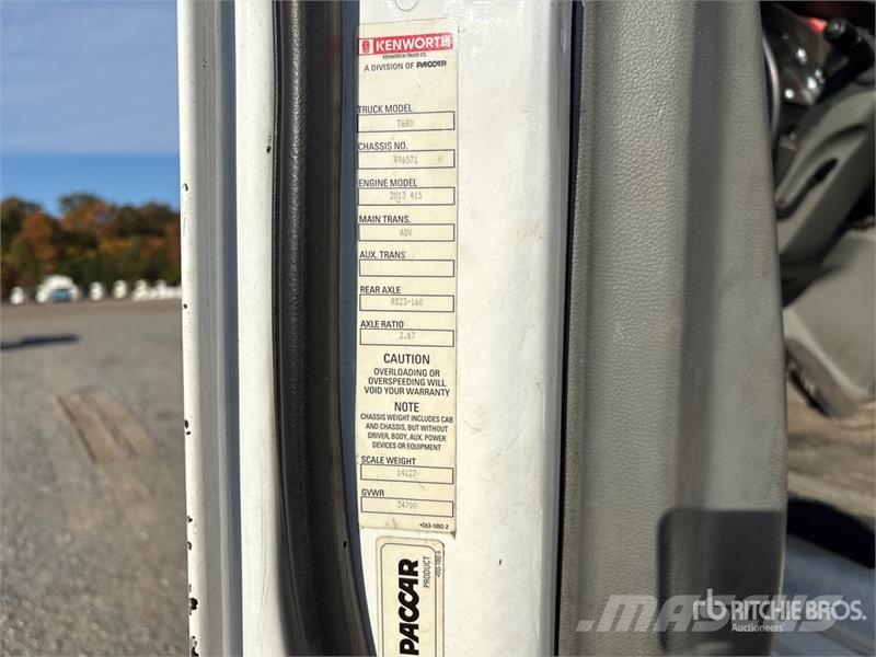 Kenworth T680 4x2 S/A Day Cab Truck Tractor Tractor Units