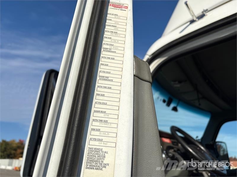 Kenworth T680 4x2 S/A Day Cab Truck Tractor Tractor Units