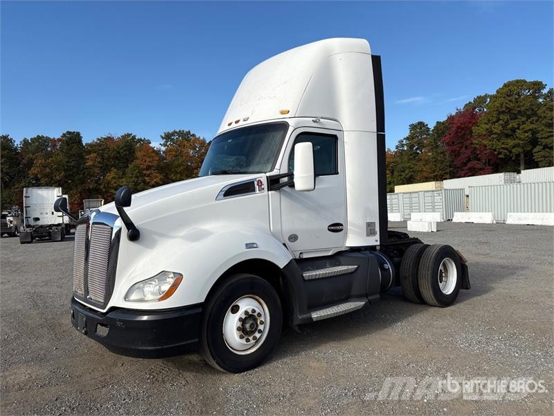 Kenworth T680 4x2 S/A Day Cab Truck Tractor Tracteur routier
